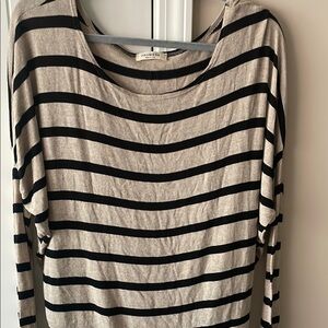 Promesa Tan and Black Boxy Long Sleeve Top P2P:27”, MidSleeve:4”, Wrist:3” L:22”